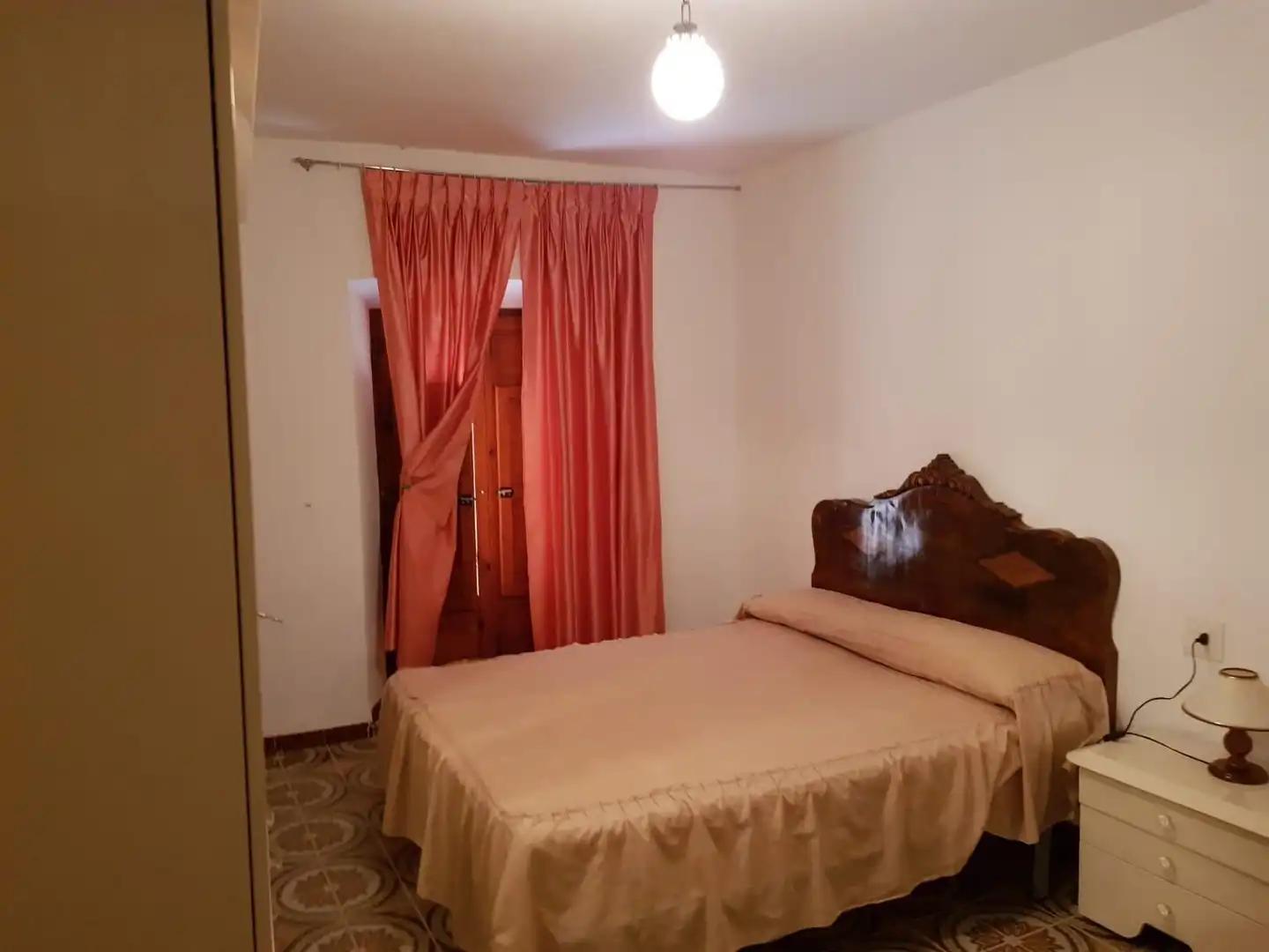 Dormitori de Casa o xalet en venda en Pétrola amb Terrassa