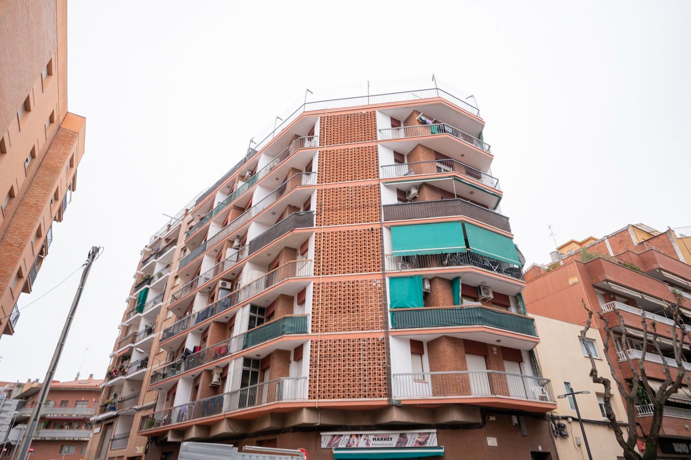 Vista exterior de Pis en venda en Rubí amb Calefacció, Parquet i Forn