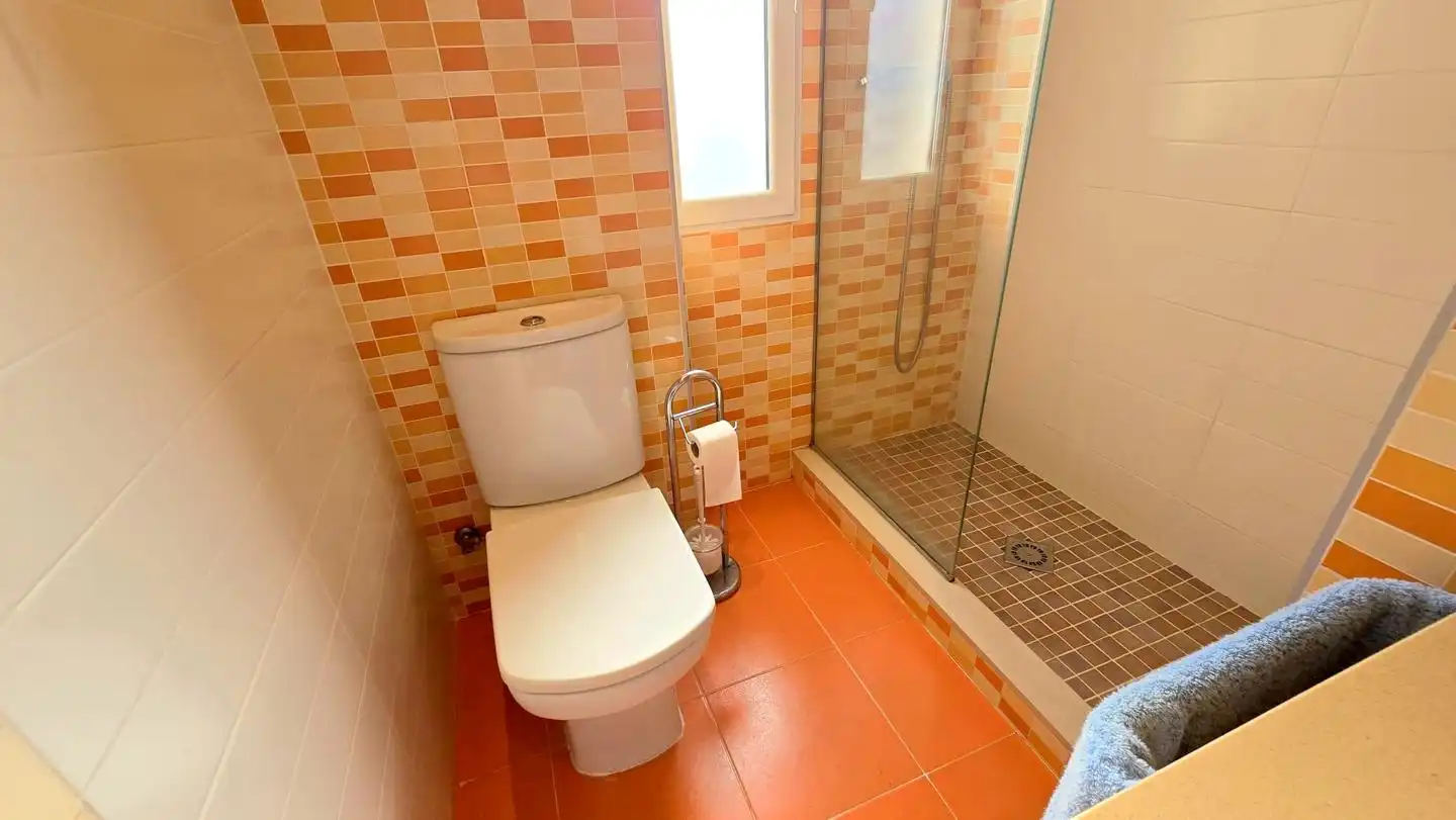 Baño de Apartamento en venta en Gandia con Aire acondicionado, Terraza y Amueblado