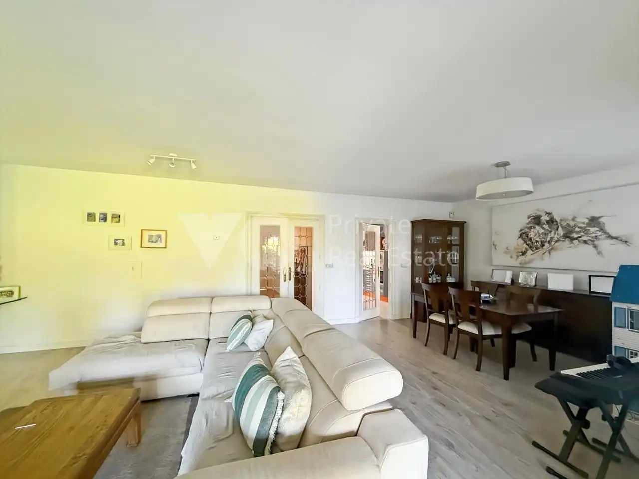 Sala de estar de Casa adosada en venta en Majadahonda con Aire acondicionado, Calefacción y Jardín privado