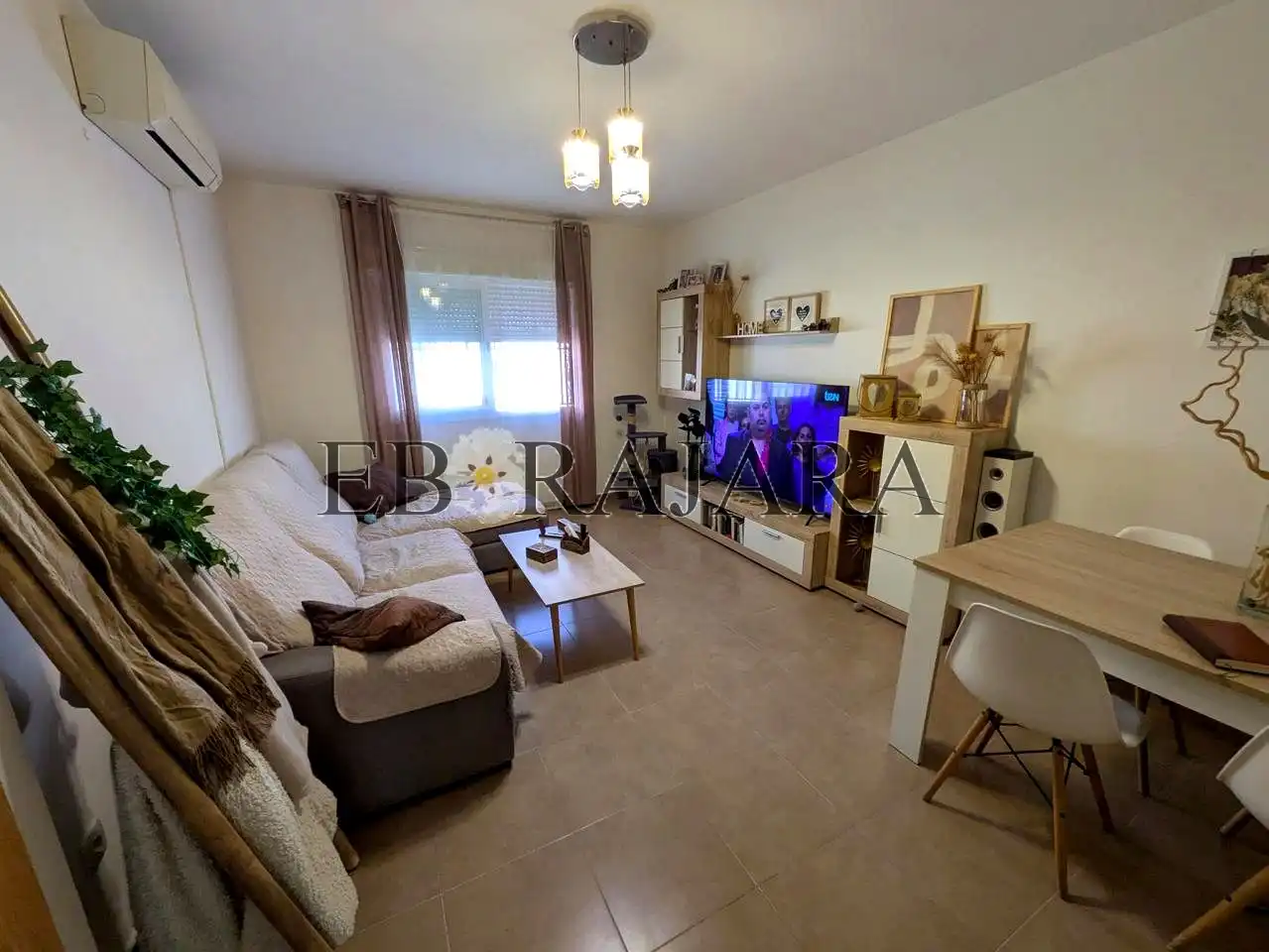 Sala d'estar de Casa adosada en venda en El Carpio de Tajo amb Aire condicionat, Calefacció i Jardí privat