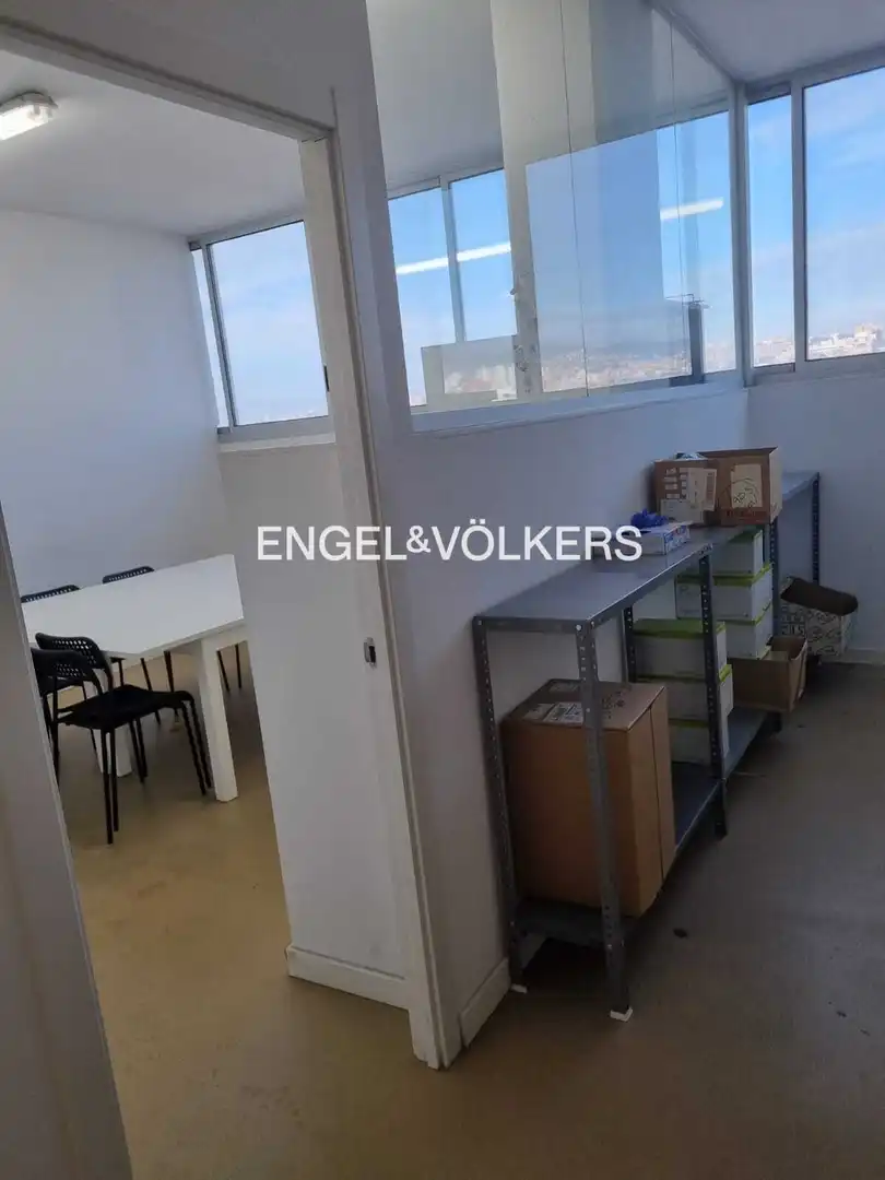 Oficina de alquiler en L'Hospitalet de Llobregat con Terraza