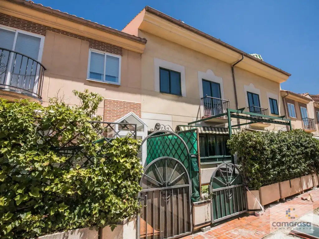 Vista exterior de Casa adosada en venta en Ávila