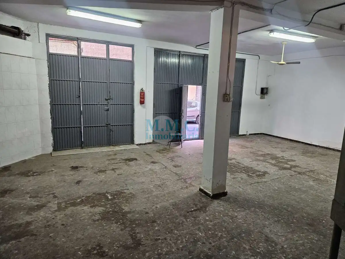 Aparcament de Local en venda en Almería