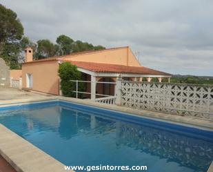Piscina de Casa o xalet en venda en Chiva amb Jardí privat, Terrassa i Piscina