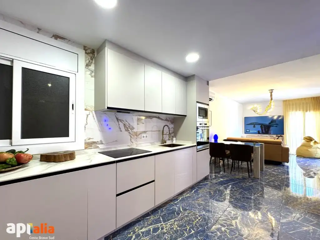 Cuina de Apartament en venda en Lloret de Mar amb Aire condicionat, Calefacció i Forn