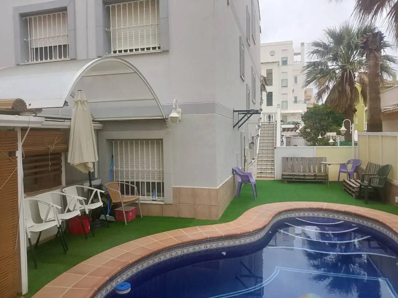Piscina de Casa adosada en venda en Oliva amb Aire condicionat, Calefacció i Jardí privat