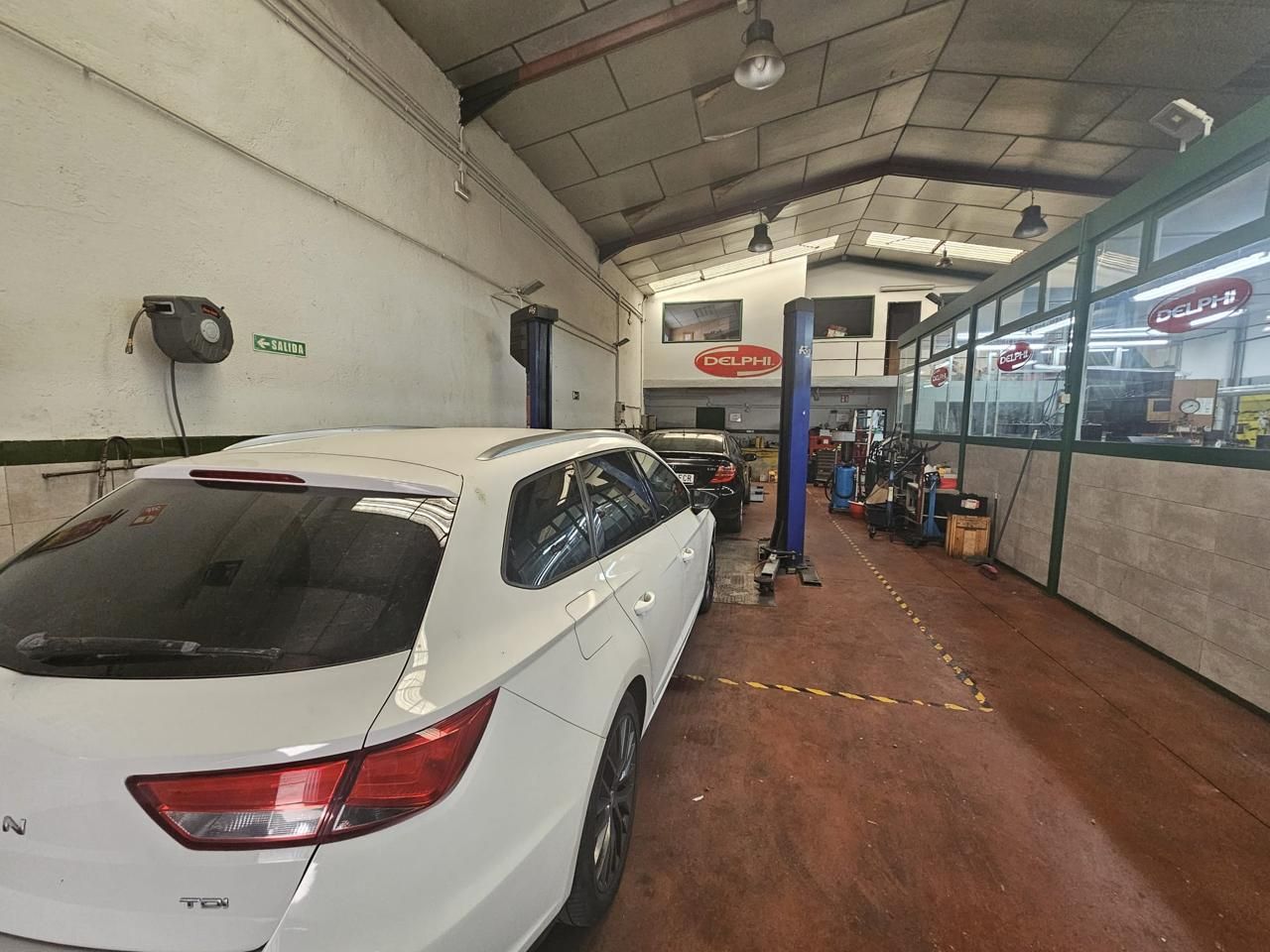 Nave industrial en traspaso en Noruega, La Garena
