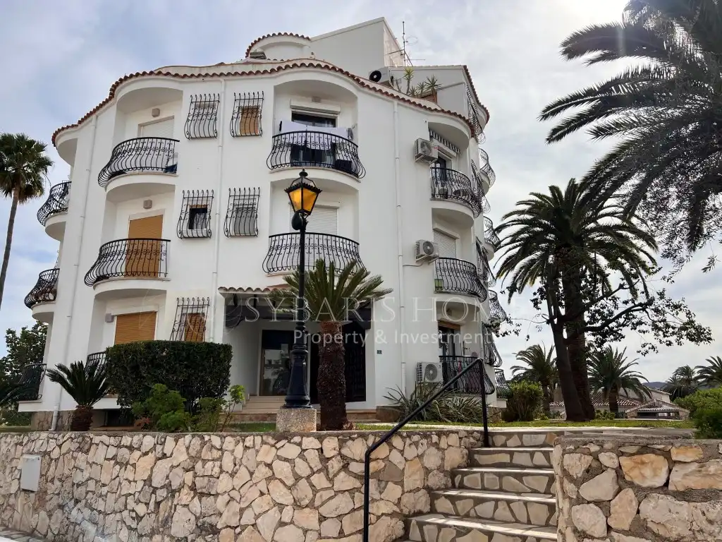 Vista exterior de Apartamento de alquiler en Dénia con Aire acondicionado, Jardín privado y Piscina