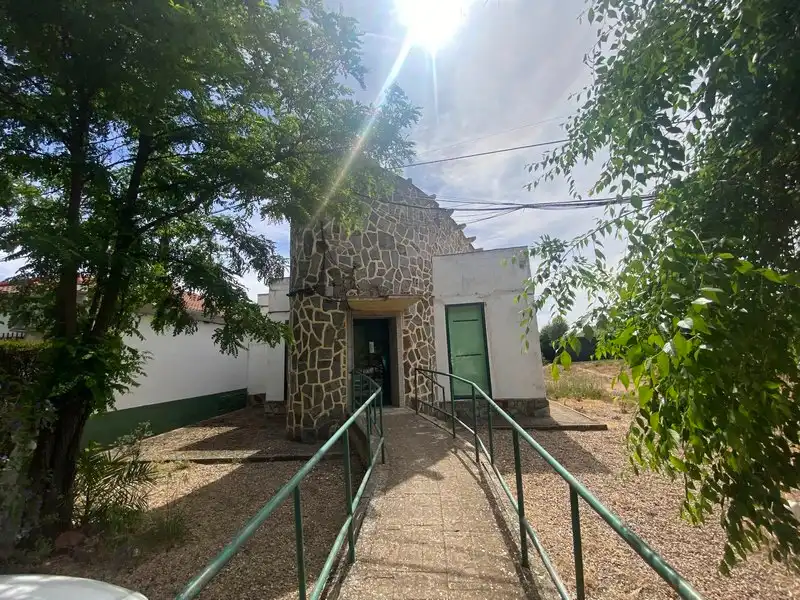 Vista exterior de Local en venta en Carboneros