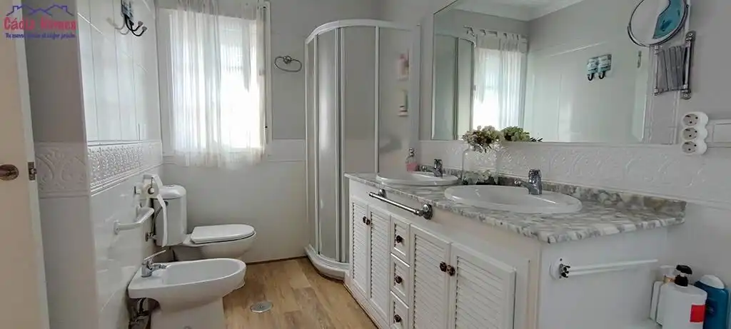 Bathroom of Houses for sale in Chiclana de la Frontera  with Air Conditioner, Heating and Private garden