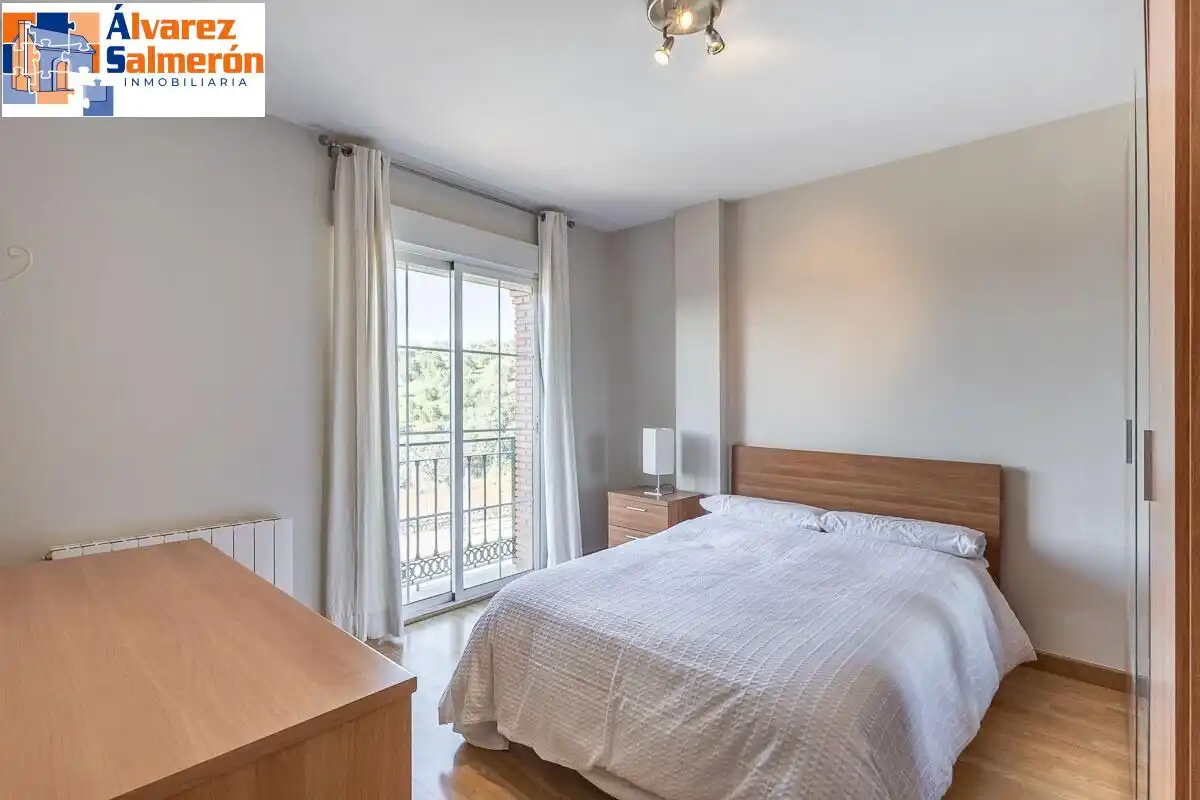 Habitación de Casa adosada en venta en Huétor Vega con Aire acondicionado, Terraza y Trastero