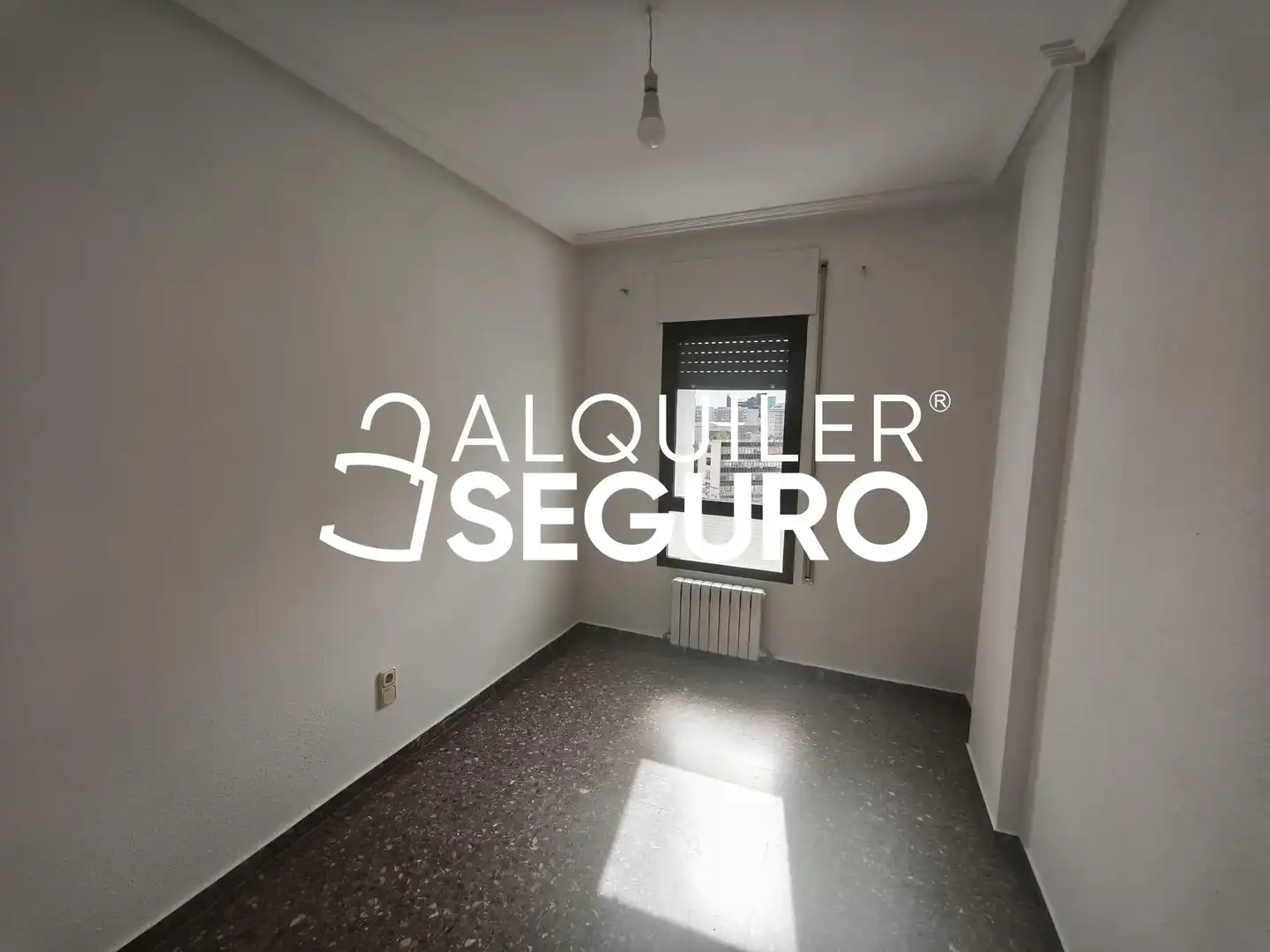 Habitación de Piso de alquiler en Zaragoza con Calefacción, Terraza y Trastero