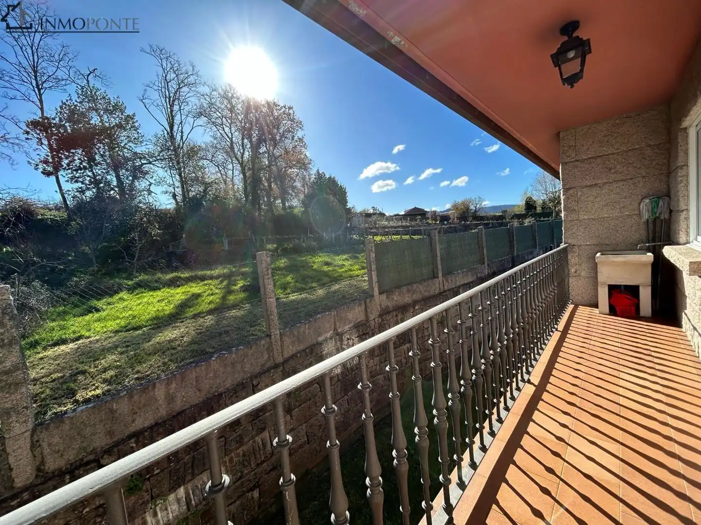 Vista exterior de Casa o xalet en venda en Pontevedra Capital  amb Calefacció, Jardí privat i Terrassa