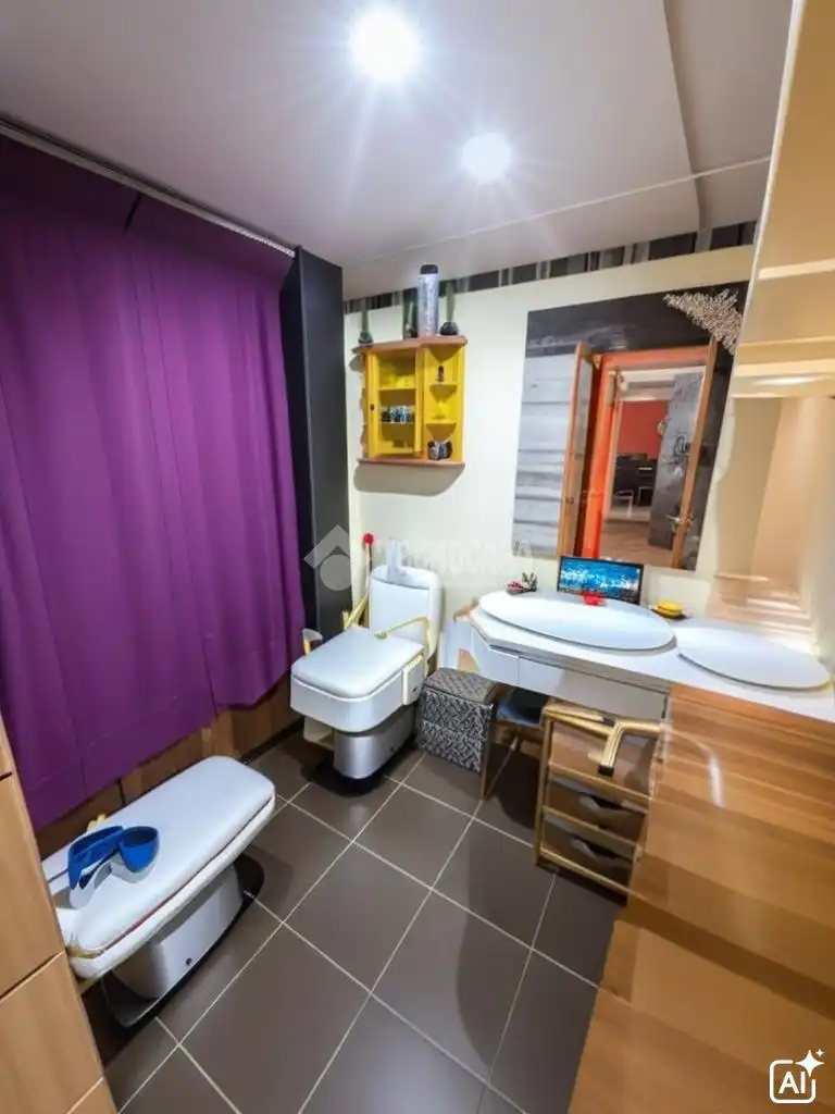 Bathroom of Flat for sale in Parla  with Air Conditioner, Heating and Parquet flooring