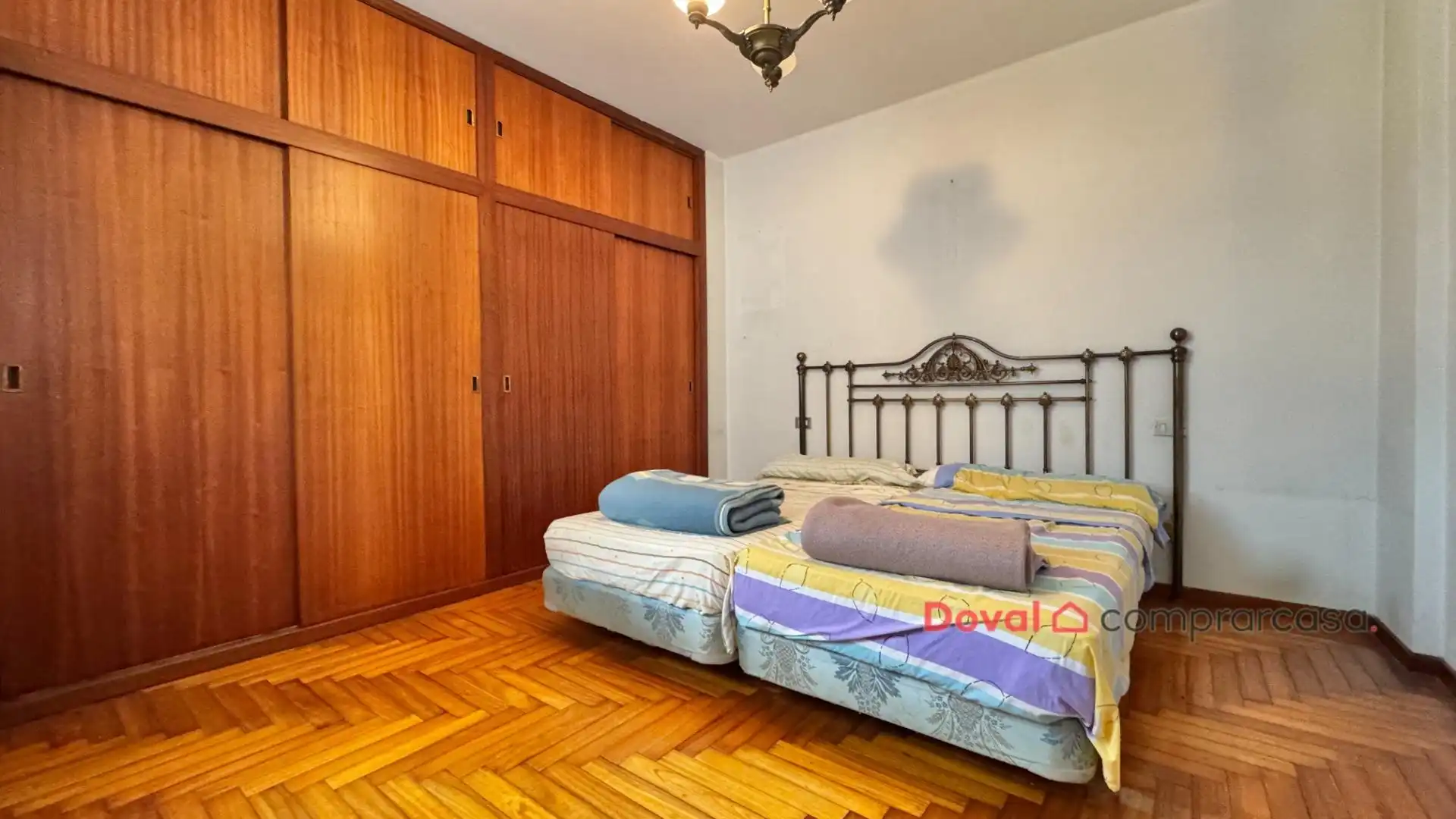 Habitación de Piso en venta en Vigo  con Calefacción, Parquet y Terraza