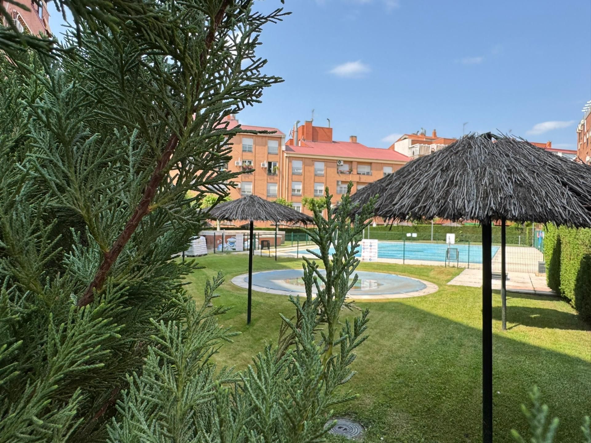 Dormitori de Pis en venda en Leganés amb Calefacció, Jardí privat i Piscina comunitària