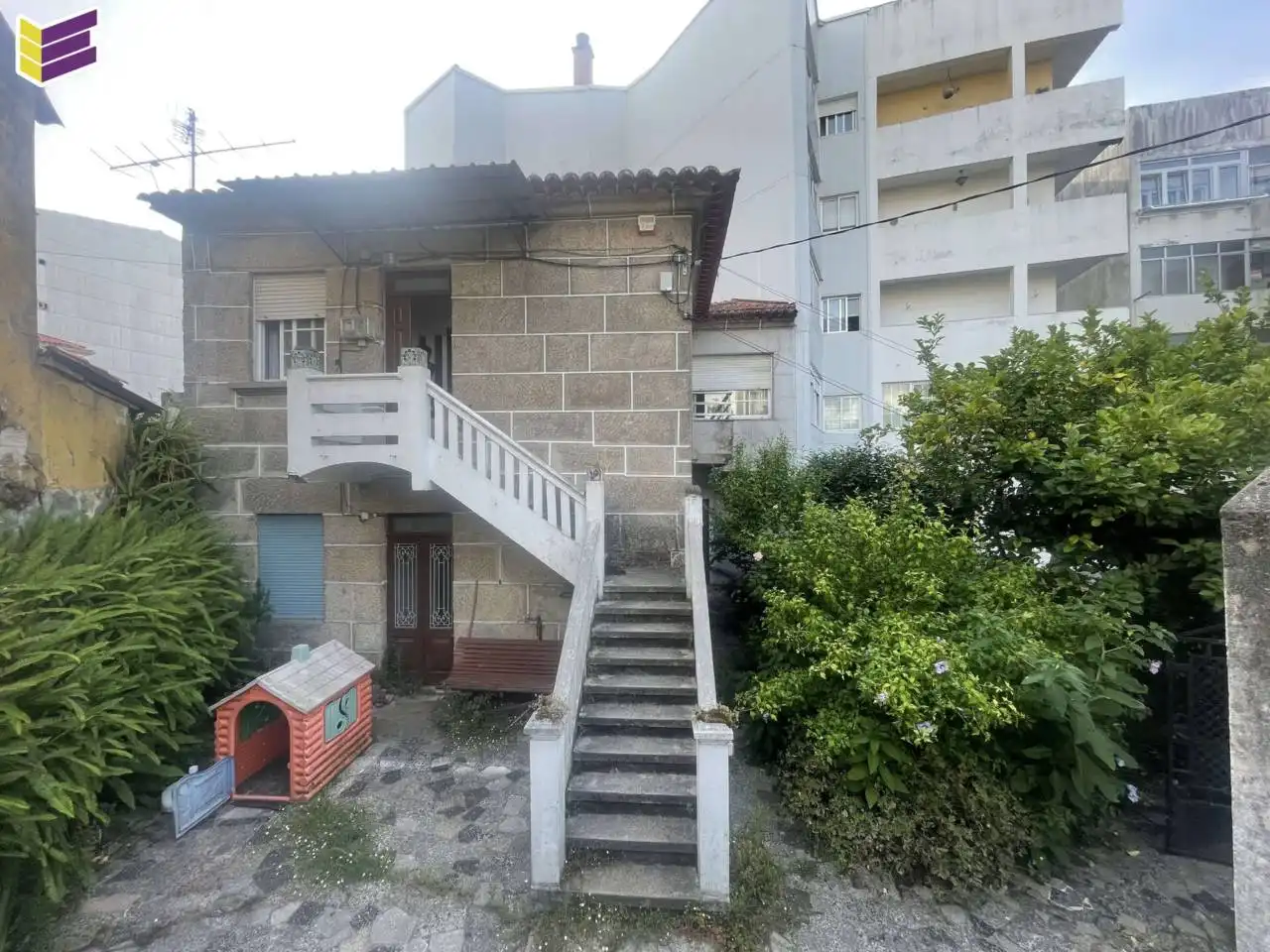 Vista exterior de Casa o xalet en venda en Vigo  amb Calefacció, Jardí privat i Terrassa