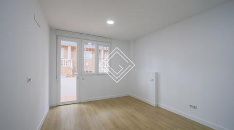 Foto 4 de Edifici en venda a Peñagrande, Madrid