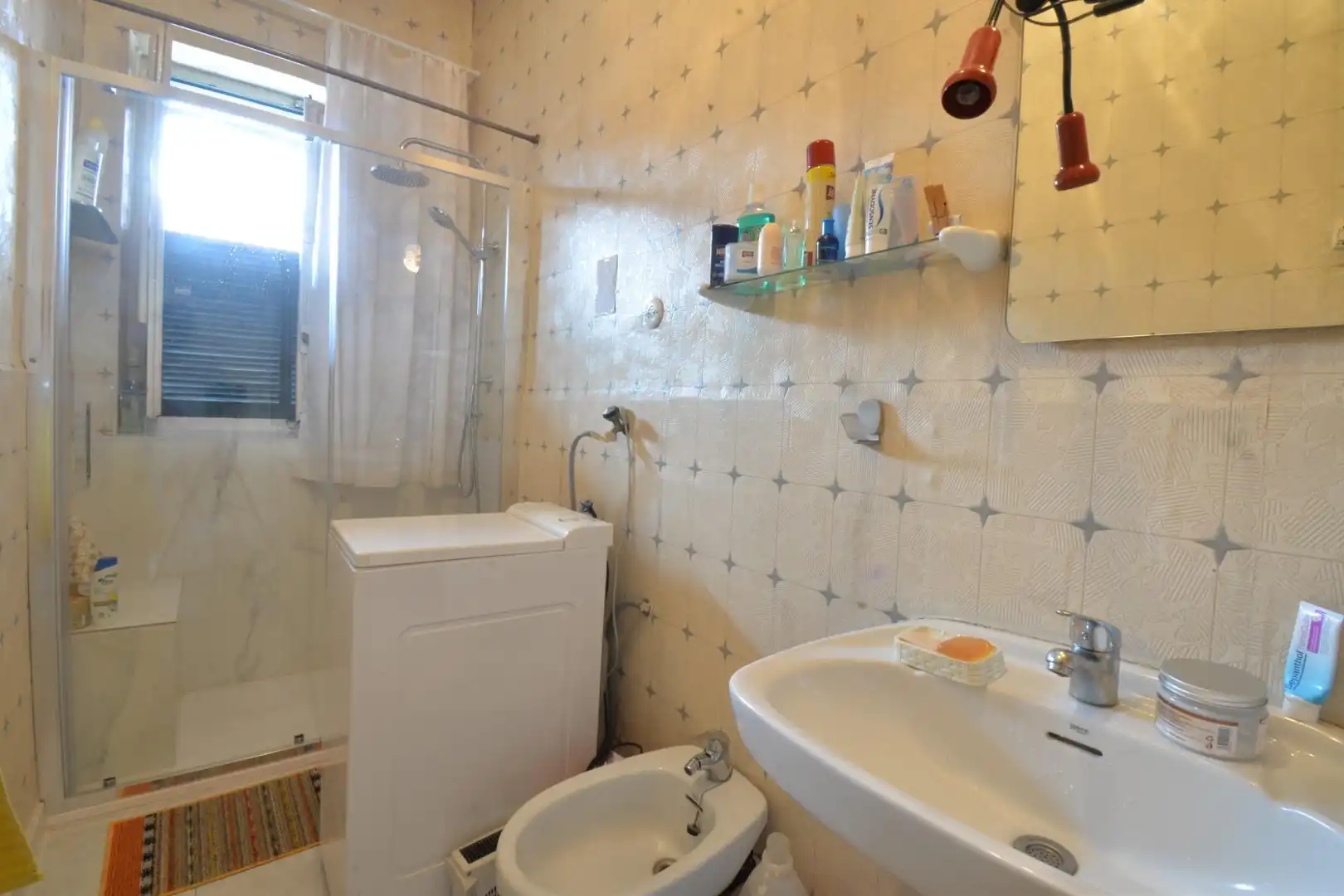 Baño de Piso en venta en Oviedo  con Calefacción