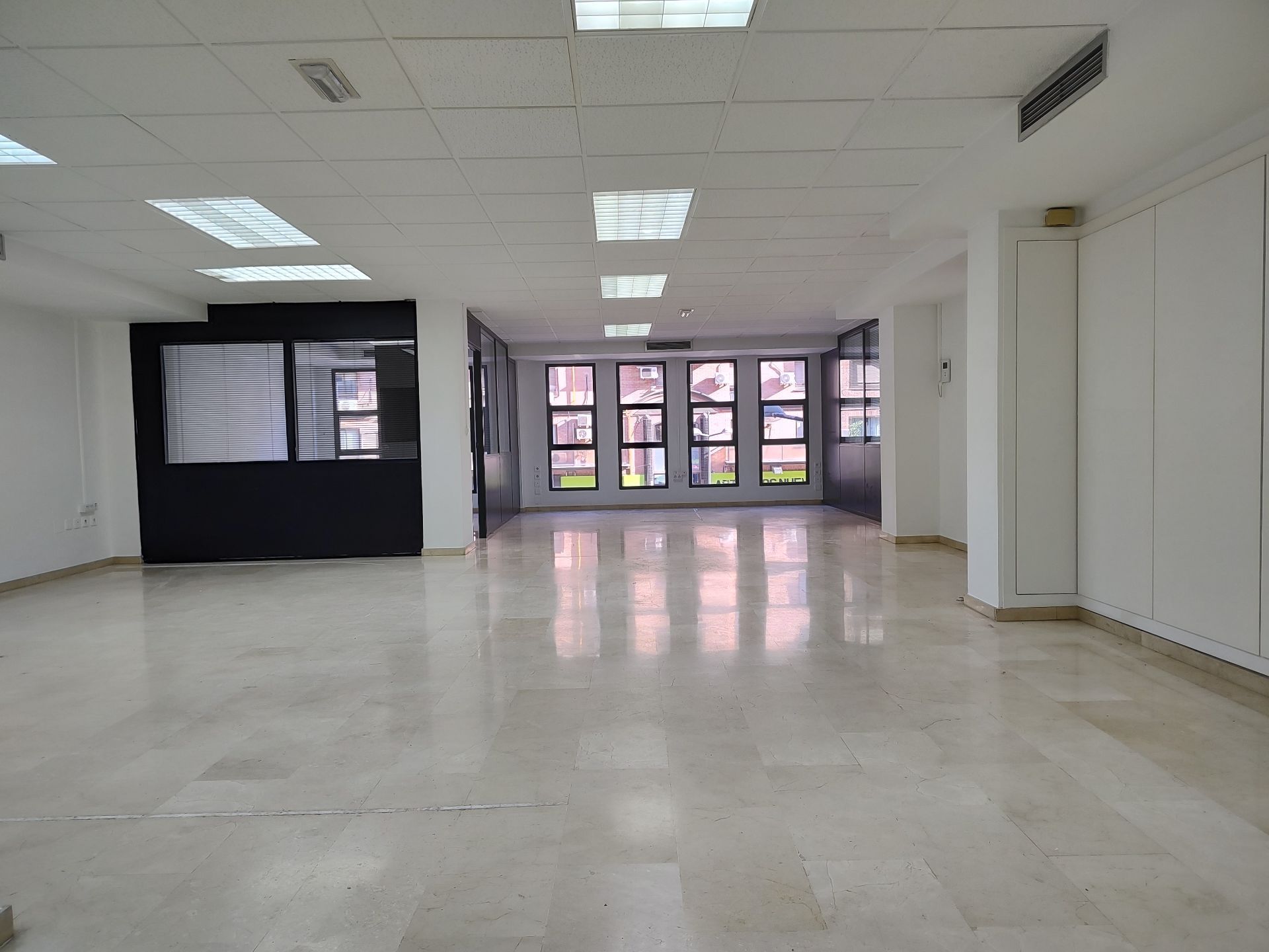 Office to rent in  Valencia Capital  with Air Conditioner and Heating