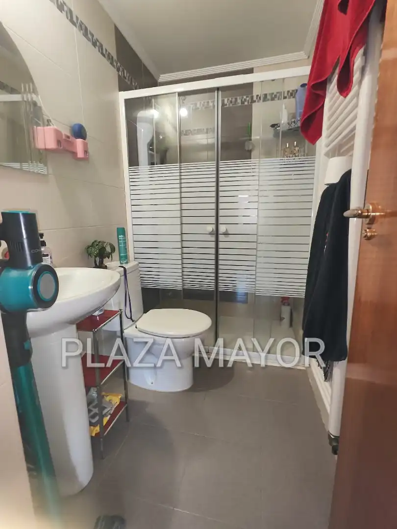 Baño de Ático en venta en Moriscos con Calefacción, Terraza y Amueblado