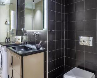 Bathroom of Flat to rent in Gijón   with Air Conditioner, Furnished and Pets allowed