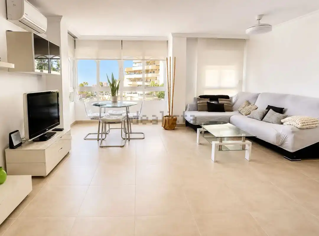Wohnzimmer von Wohnung zum Verkauf in Benalmádena mit Möbliert und Gemeinschaftspool