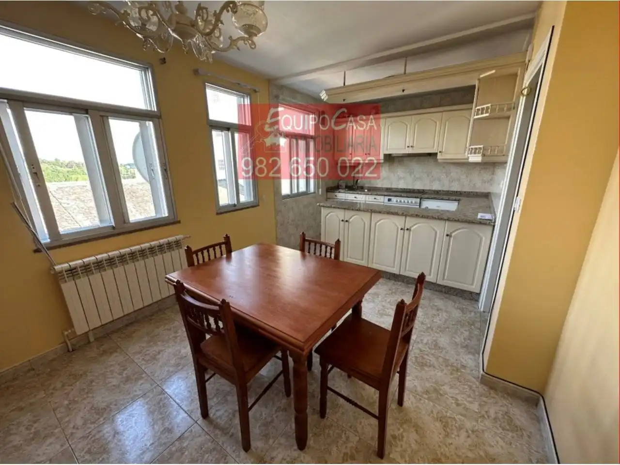 Cocina de Casa adosada en venta en Lugo con Calefacción, Terraza y Amueblado
