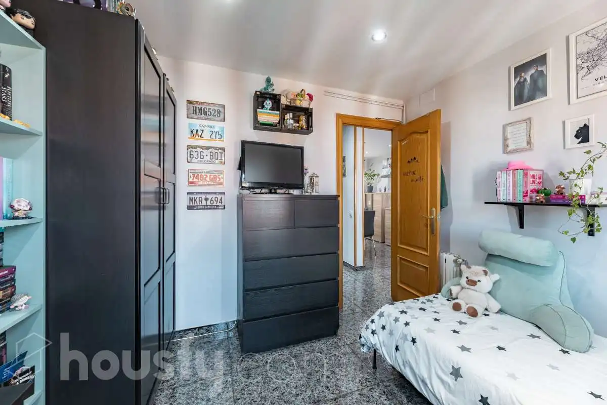 Bedroom of Flat for sale in Sabadell  with Air Conditioner, Heating and Furnished