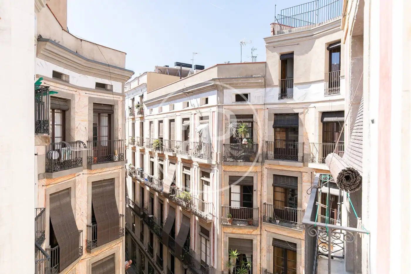 Vista exterior de Piso en venta en Barcelona con Calefacción, Amueblado y Balcón