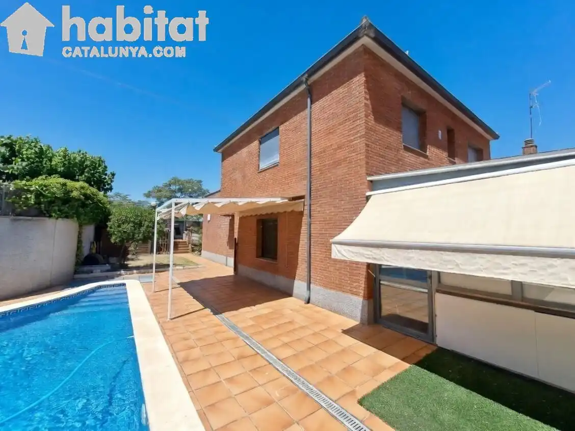 Vista exterior de Casa o xalet en venda en Masquefa amb Aire condicionat, Calefacció i Jardí privat