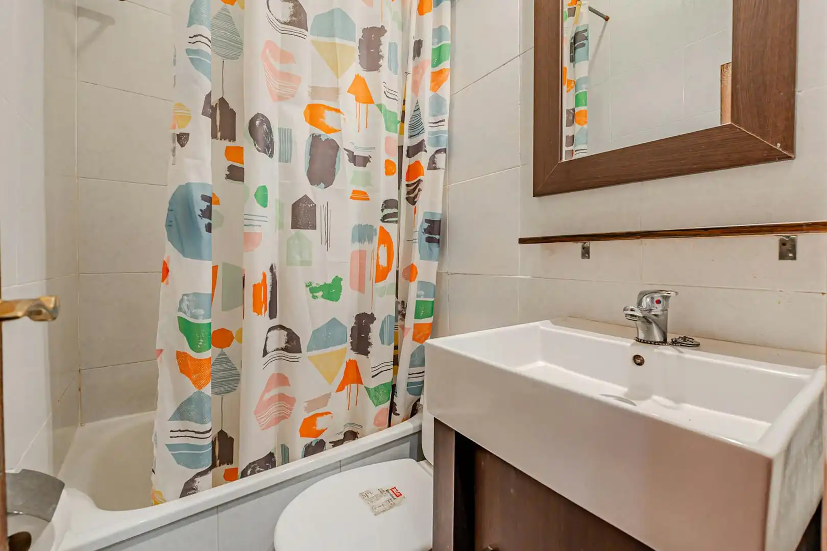 Bathroom of Flat for rent in Madrid  with Air Conditioner, Heating and Furnished