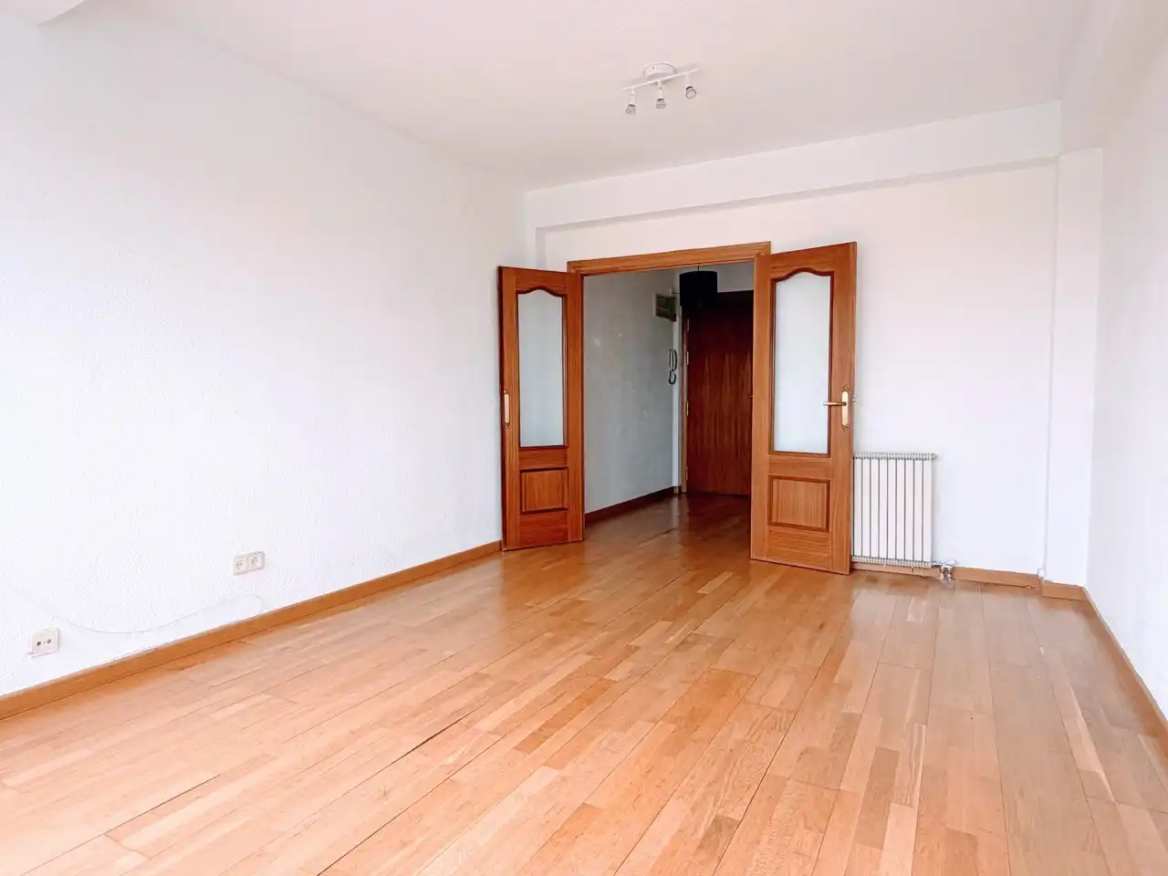 Living room of Flat for sale in Coslada  with Air Conditioner, Heating and Storage room