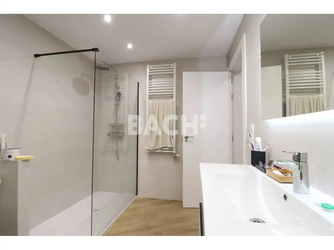 Baño de Piso en venta en Vic con Calefacción y Balcón