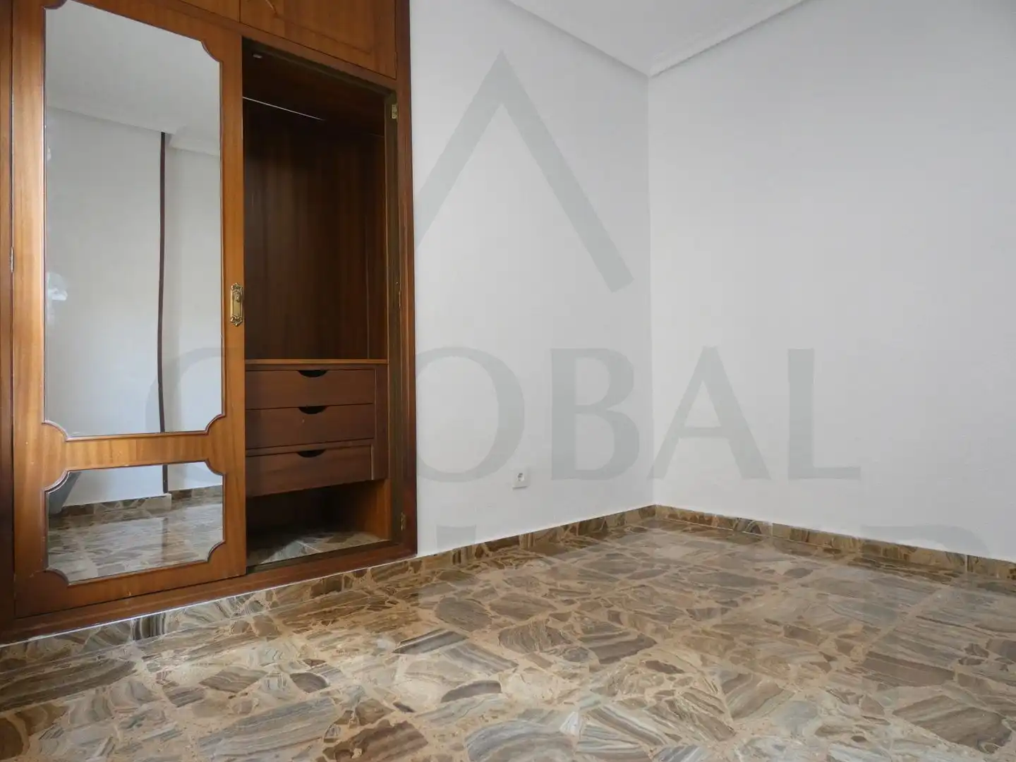 Flat for rent in Calle Ángel Bruna, 20, Ensanche