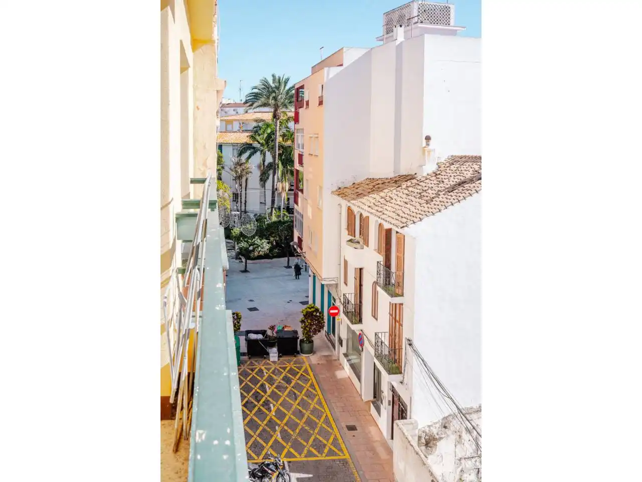 Vista exterior de Edifici en venda en Estepona