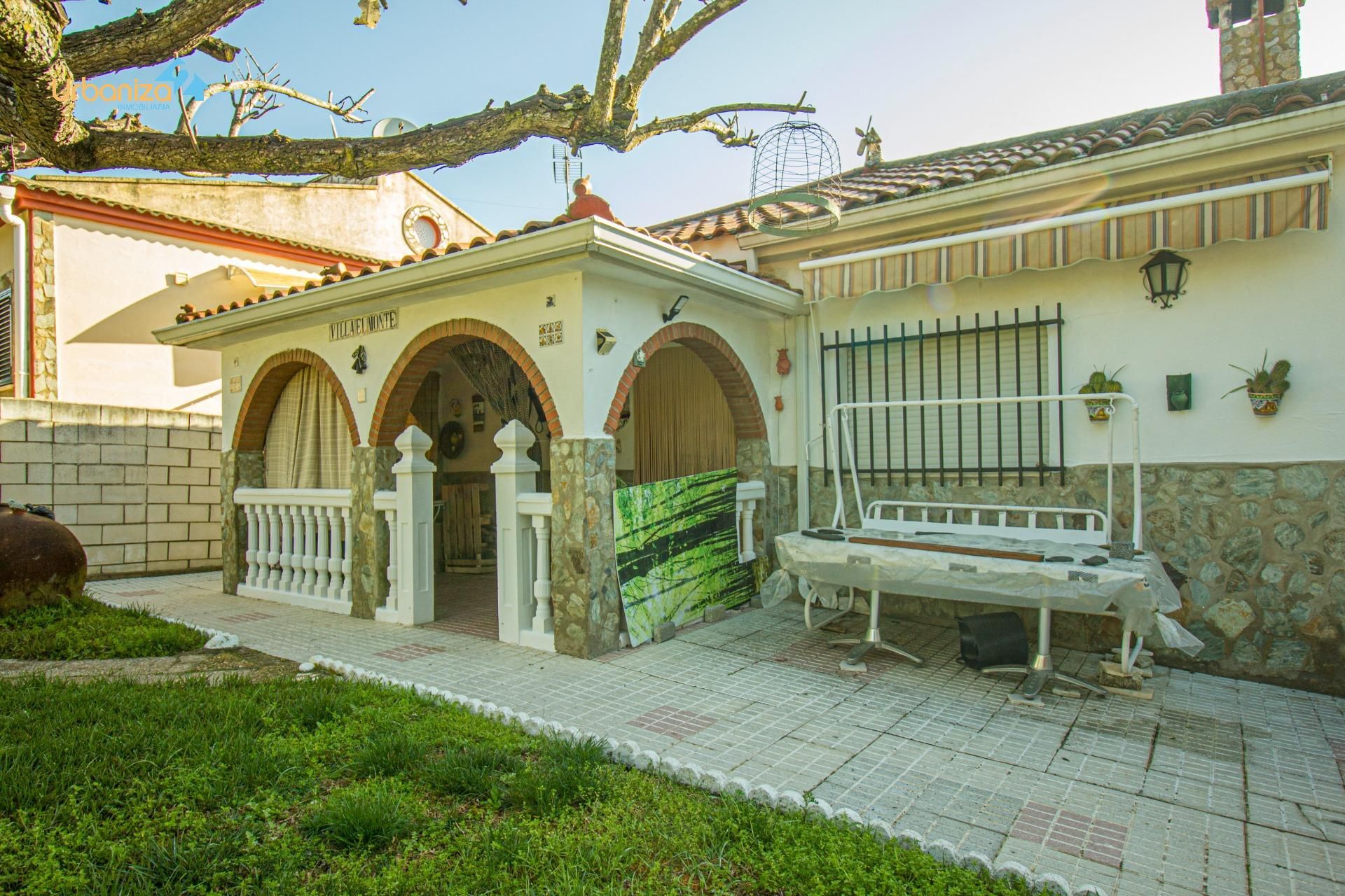 Exterior view of House or chalet for sale in Badajoz Capital  with Private garden, Terrace and Storage room