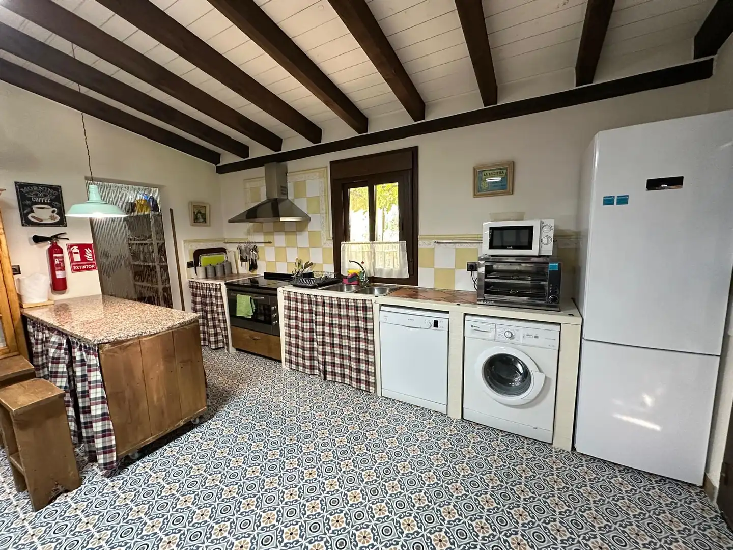 Cocina de Casa o chalet en venta en Montearagón con Aire acondicionado, Calefacción y Jardín privado