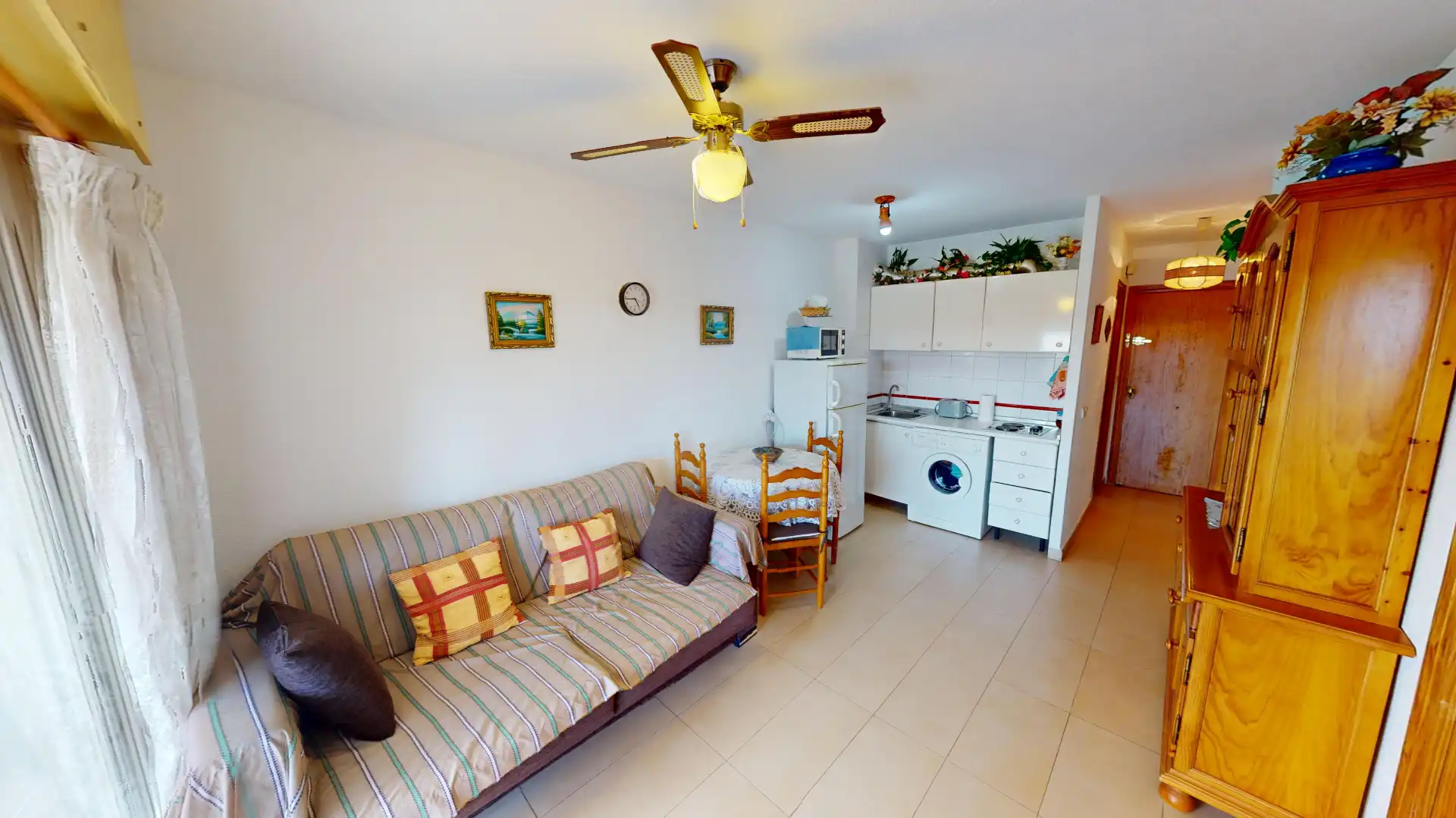 Sala de estar de Piso en venta en Torrevieja con Terraza, Amueblado y Lavadora
