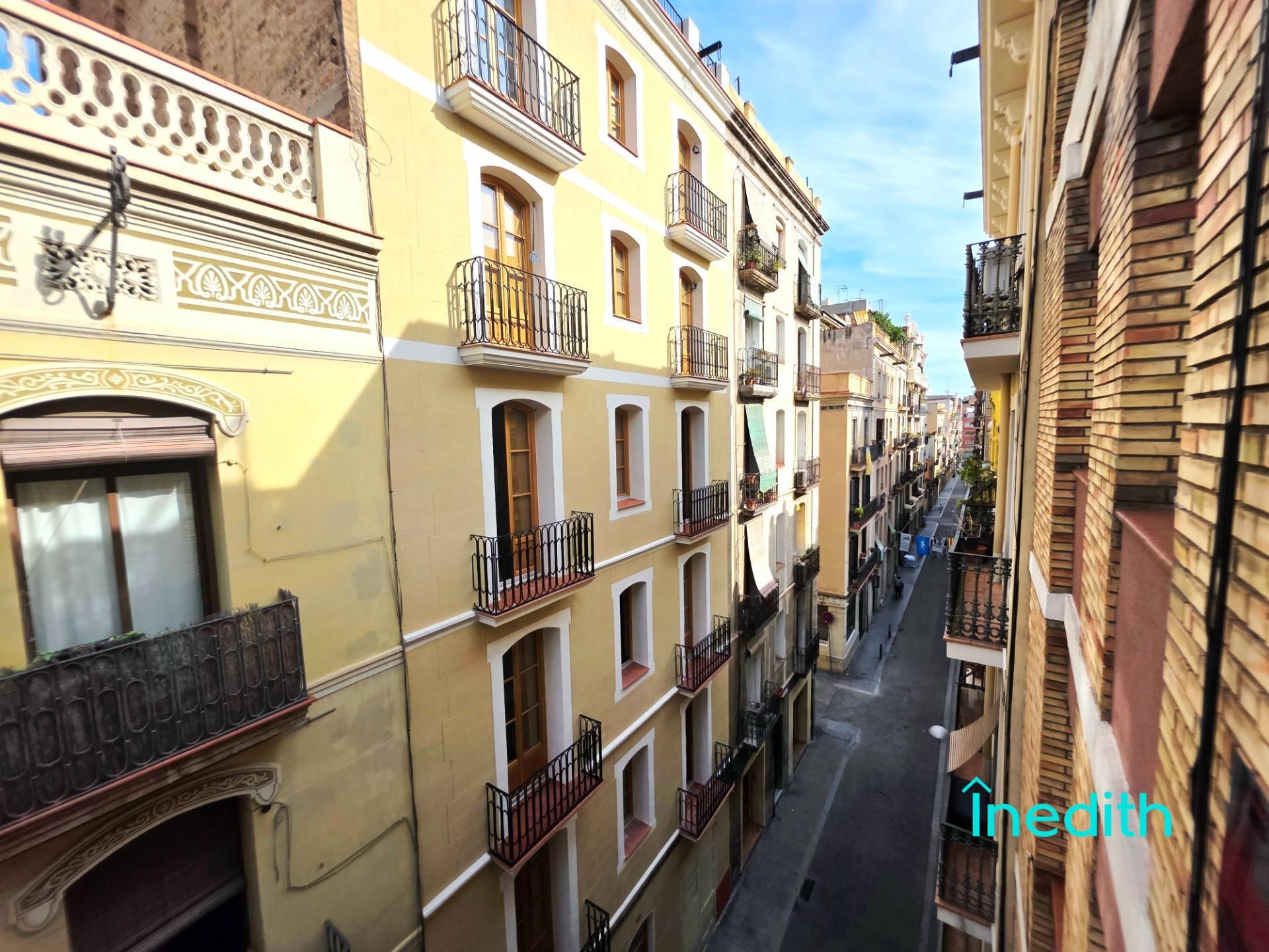 Vista exterior de Piso en venta en  Barcelona Capital con Terraza y Balcón