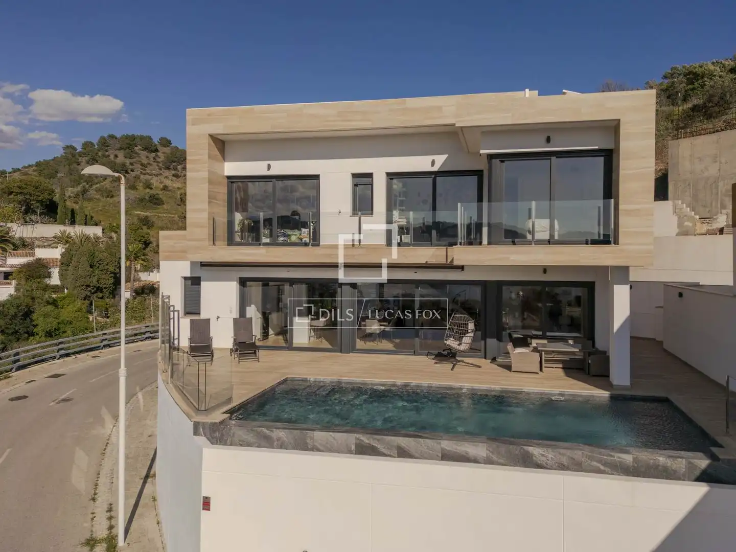 Vista exterior de Casa o xalet en venda en Almuñécar amb Aire condicionat, Terrassa i Piscina