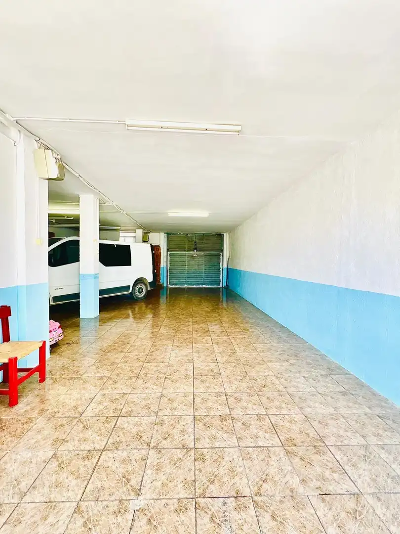 Parking de Casa adosada en venta en Valls con Aire acondicionado, Calefacción y Jardín privado