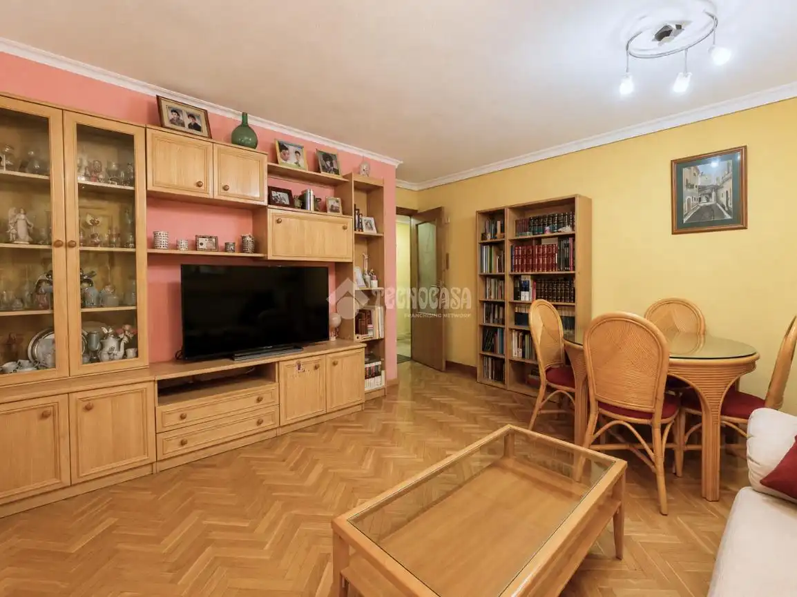 Sala de estar de Piso en venta en San Fernando de Henares con Aire acondicionado, Calefacción y Parquet