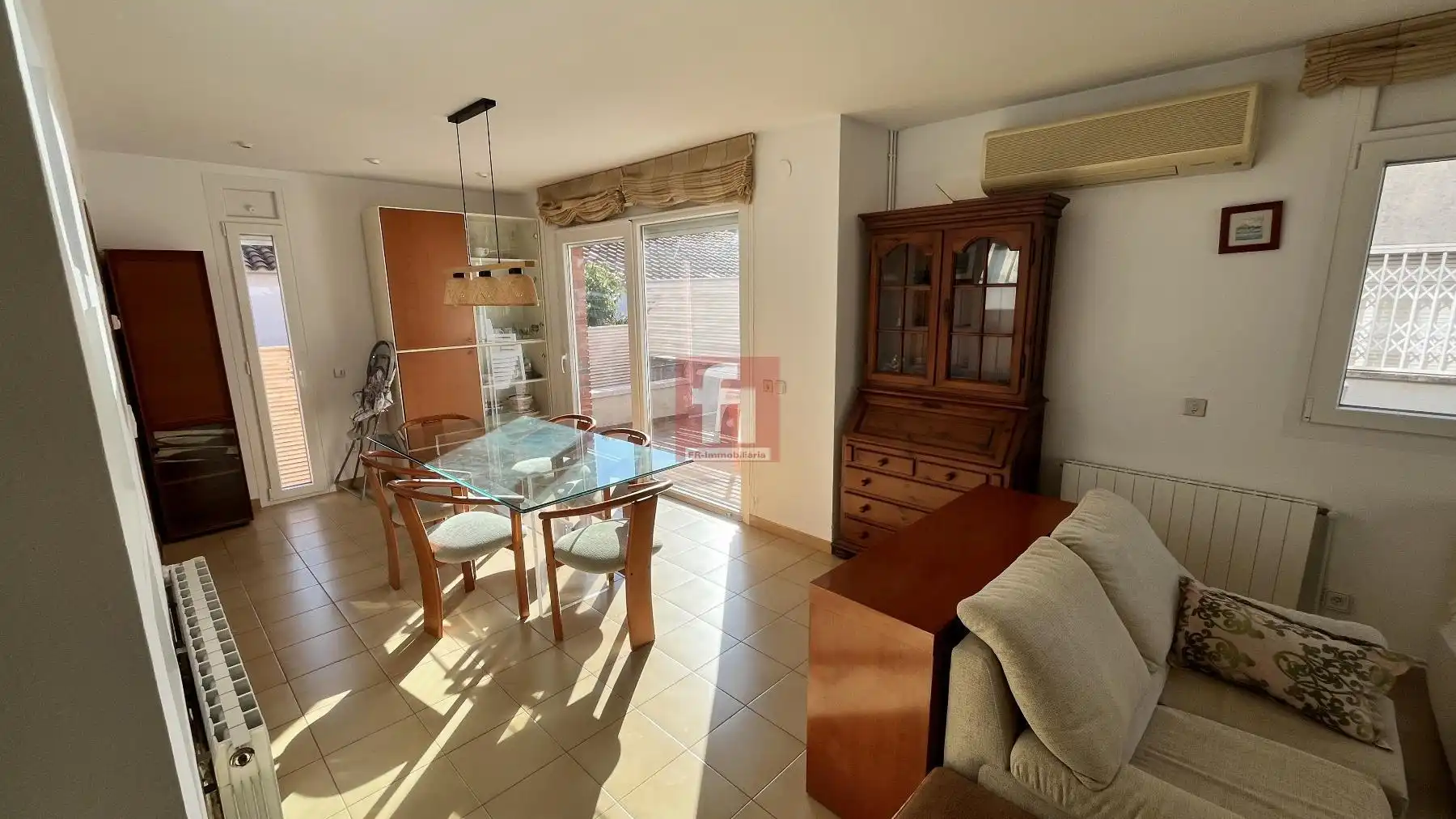 Sala d'estar de Casa o xalet en venda en El Vendrell amb Aire condicionat, Calefacció i Terrassa