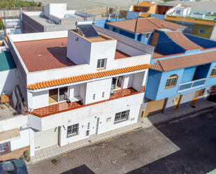 Vista exterior de Casa o xalet en venda en Arona amb Terrassa