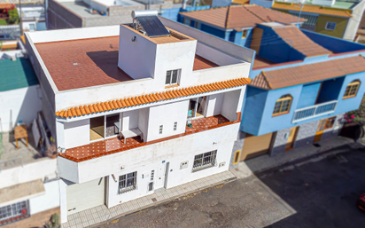 Vista exterior de Casa o xalet en venda en Arona amb Terrassa