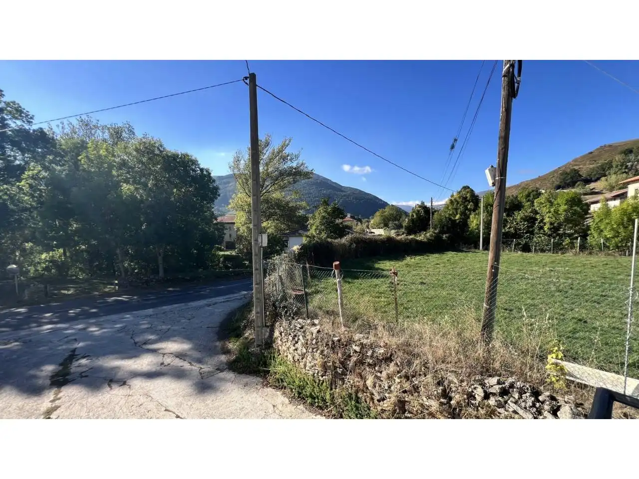 Vista exterior de Casa o xalet en venda en Espinosa de los Monteros amb Jardí privat, Terrassa i Moblat