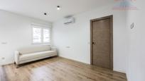 Living room of Flat to rent in  Madrid Capital  with Air Conditioner, Heating and Parquet flooring