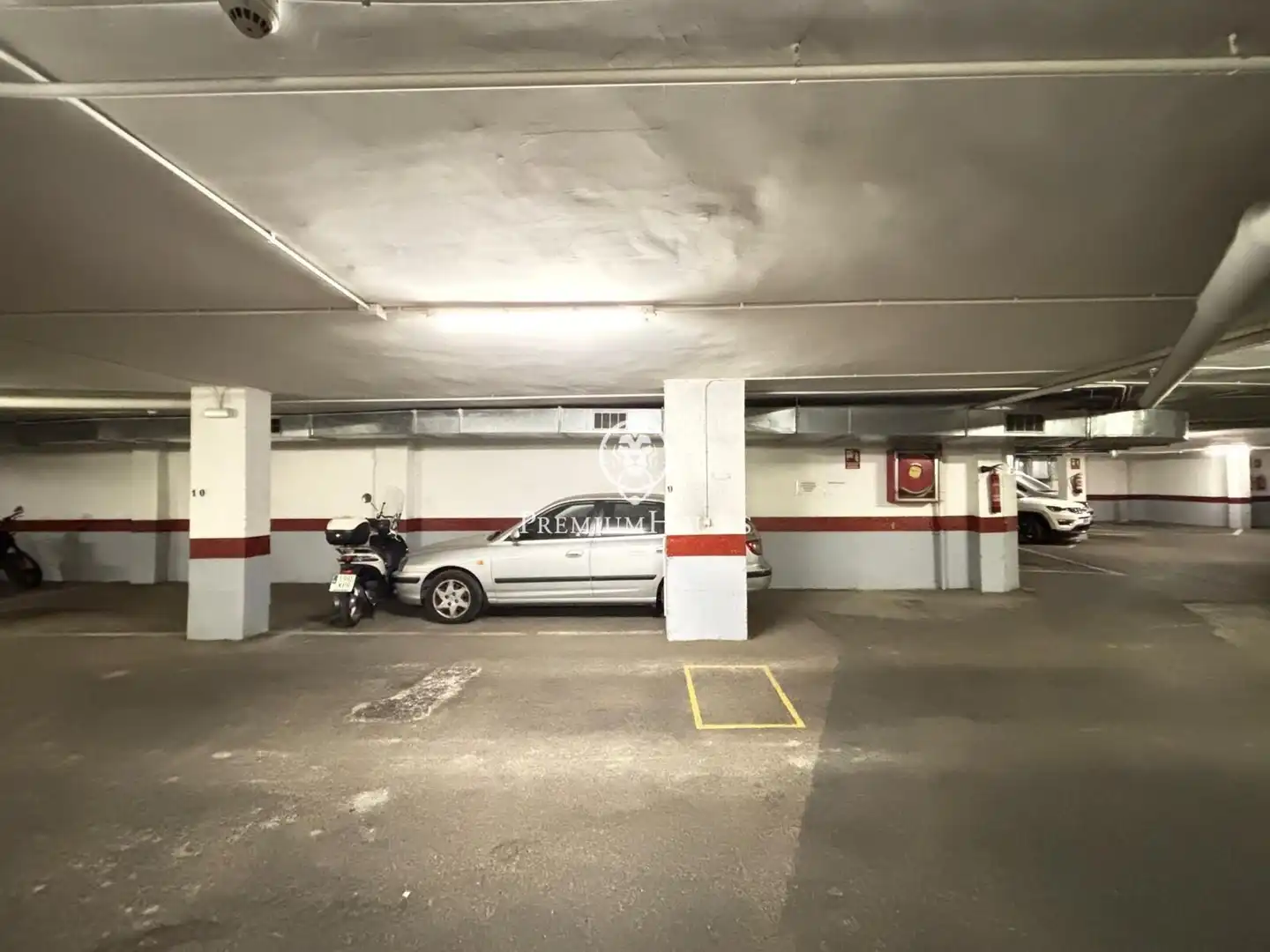 Parkplatz von Wohnungen zum Verkauf in Barcelona mit Klimaanlage, Heizung und Parkett